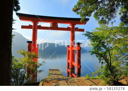 神奈川県　箱根　芦ノ湖　箱根神社 58135278