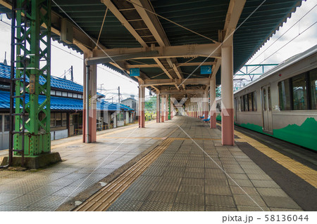 ホーム上屋：えちごトキめき鉄道：二本木駅　　　　　上越市中郷区 58136044