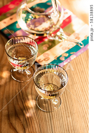 日本酒 金箔入り 58138895