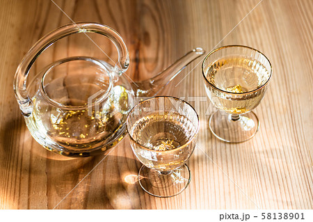 日本酒 金箔入り 58138901