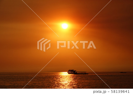 カンボジアの夕暮れ カンボジアの夕暮れ 58139641