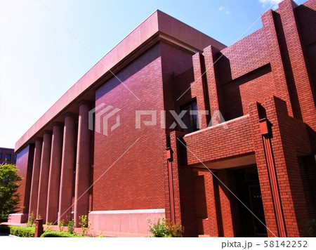 龍谷大学　顕真館 58142252