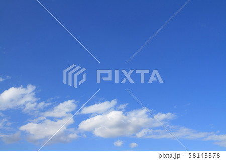 爽やかな青空と雲 爽やかな青空と雲 58143378