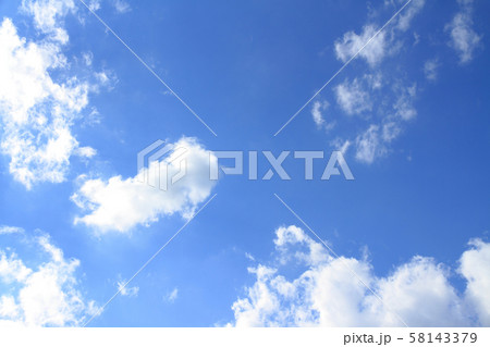 爽やかな青空と雲 58143379
