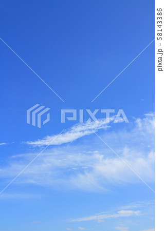 爽やかな青空と雲 58143386