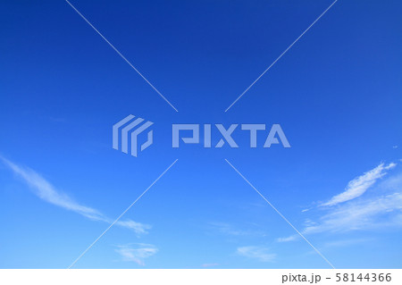 爽やかな青空と雲 爽やかな青空と雲 58144366