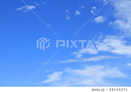 爽やかな青空と雲 爽やかな青空と雲 58144371