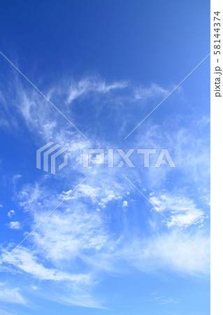 爽やかな青空と雲 爽やかな青空と雲 58144374