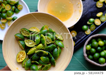 Top view people hand hold kumquat peel in green Top view people hand hold kumquat peel in green 58144479