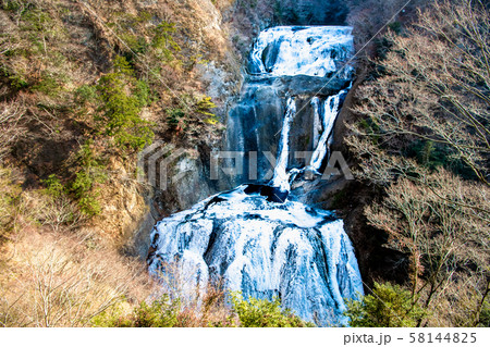 茨城 袋田の滝 第2観瀑台から見る氷瀑 茨城 袋田の滝 第2観瀑台から見る氷瀑 58144825