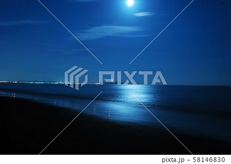 月夜の江の島 58146830