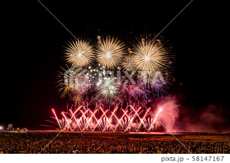 新潟県　ぎおん柏崎まつり　海の大花火大会　ワイドスターマイン 58147167
