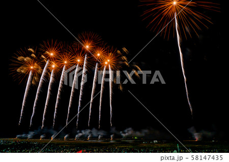 新潟県　ぎおん柏崎まつり　海の大花火大会　尺玉300連発 58147435