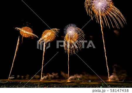 新潟県　ぎおん柏崎まつり　海の大花火大会　尺玉300連発 58147438