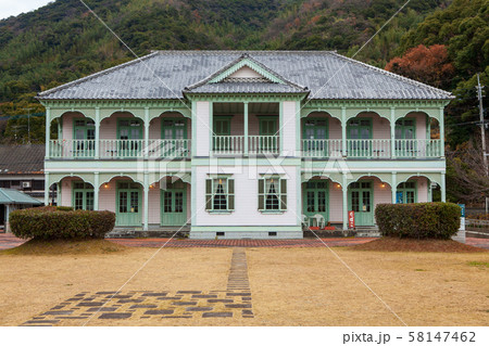 三角の町並み 58147462