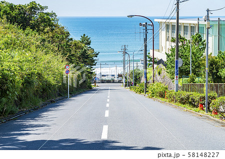 【神奈川県】七里ヶ浜 海と坂道 【神奈川県】七里ヶ浜 海と坂道 58148227