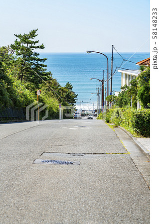 【神奈川県】七里ヶ浜 海と坂道 【神奈川県】七里ヶ浜 海と坂道 58148233