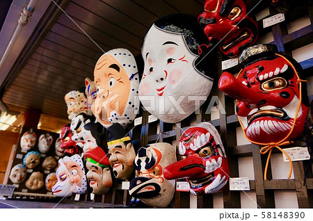 浅草浅草寺の仲見世通り お面 浅草浅草寺の仲見世通り お面 58148390