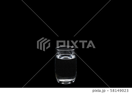 コップ一杯の水 コップ一杯の水 58149023