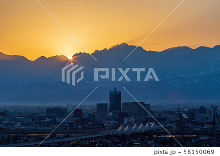 富山・剱岳からの日の出 富山・剱岳からの日の出 58150069