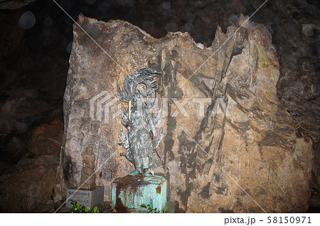 不動窟堂内の不動明王像 奈良県吉野郡川上村 不動窟堂内の不動明王像 奈良県吉野郡川上村 58150971