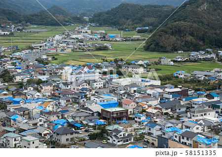 強風被害を受けた瓦屋根 58151335