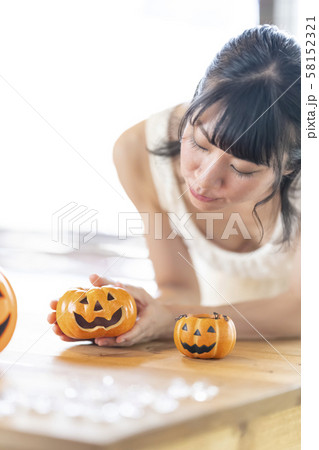 女性ライフスタイル（ハロウィン） 58152321