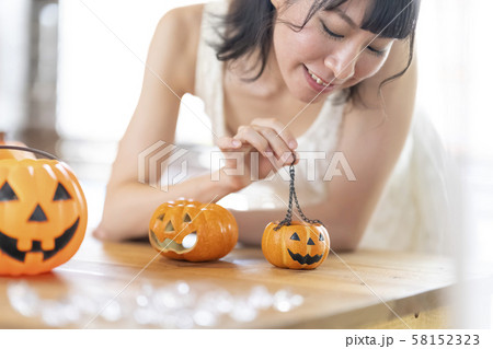 女性ライフスタイル（ハロウィン） 58152323