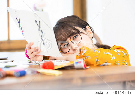 ファッションデザイナー　女性 58154245