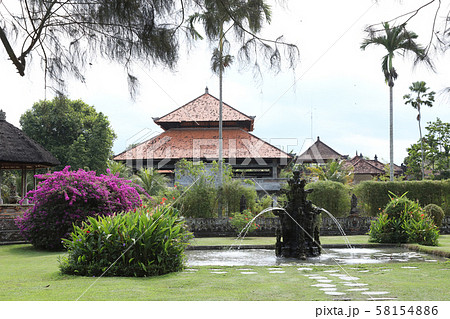 タマン・アユン寺院の庭 58154886