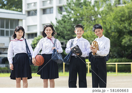 中学生　笑顔　学校生活 58160663