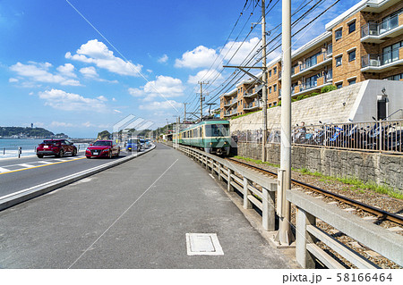 【神奈川県】鎌倉高校前駅 江ノ電と江ノ島 【神奈川県】鎌倉高校前駅 江ノ電と江ノ島 58166464