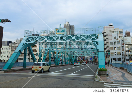 犀川に架かる犀川大橋 58167878