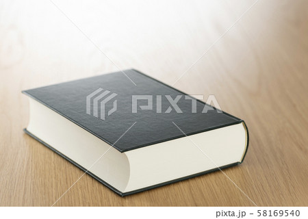 分厚い本 58169540