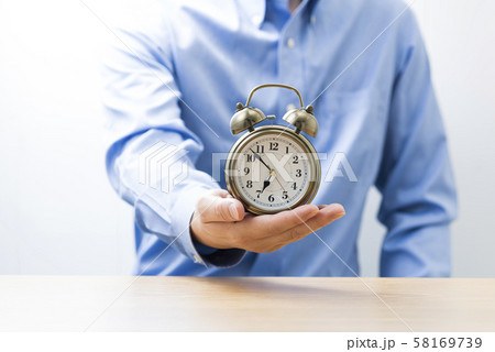 目覚し時計 人物 目覚し時計 人物 58169739