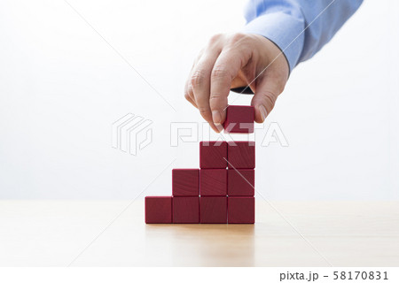 ブロックを積み上げる ブロックを積み上げる 58170831