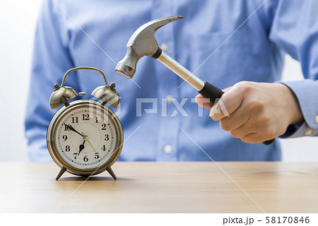 目覚し時計をぶっ壊す 目覚し時計をぶっ壊す 58170846
