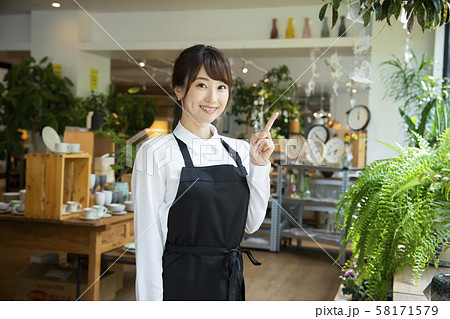 店員　スタッフ 58171579