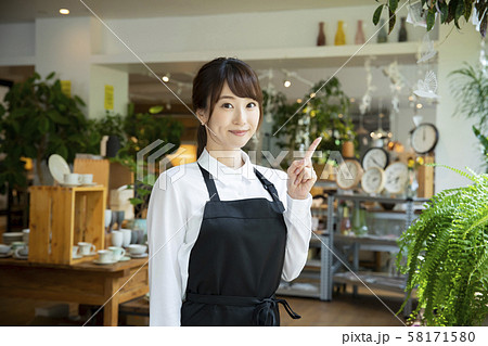 店員　スタッフ 58171580