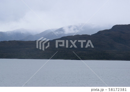 南米パタゴニア　フィヨールド 58172381
