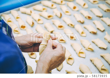 cookie making factory bakery fresh cook biscuit 58173935