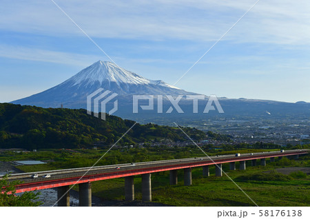 富士山と東名高速道路 富士山と東名高速道路 58176138