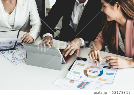 Businessman and businesswomen working in office. Businessman and businesswomen working in office. 58178315