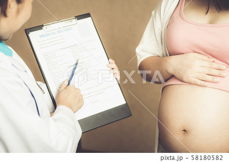 Pregnant Woman and Gynecologist Doctor at Hospital 58180582