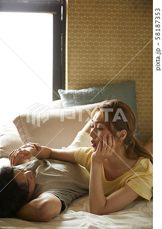 カップル　ライフスタイル　 58187353