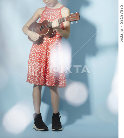 子供　ライフスタイル　音楽 58187835