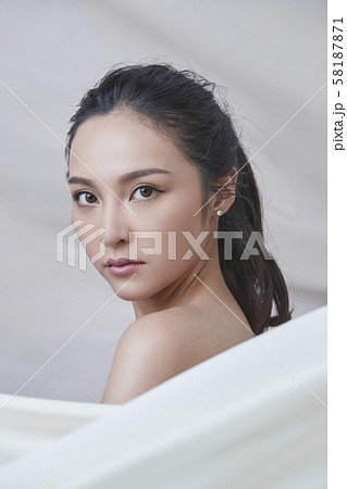 女性　ビューティー　絹 58187871