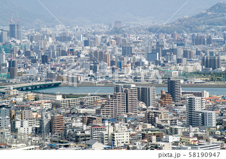 鈴が峰から広島市の街並の眺め 58190947