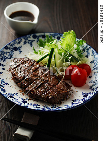 和風ビーフステーキ 黒胡椒風味 和風ビーフステーキ 黒胡椒風味 58191410