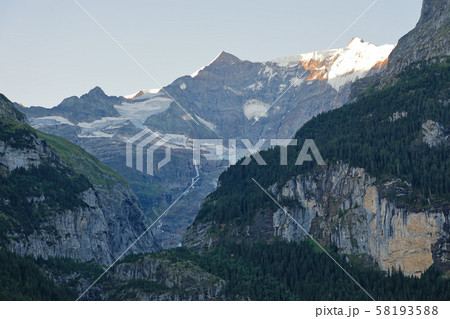 スイス、グリンデルワルトの風景 スイス、グリンデルワルトの風景 58193588